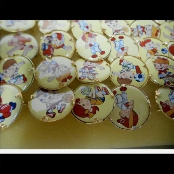 VINTAGE KIDS SPORTS RINGS WITH DISPLAY New 72pc lt1013a FASHION VINTAGE 1960/70s
